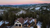 Skate Bowl, Climbing Wall, Arcade Breckenridge Adventure Chalet by Avantstay - Country Houses