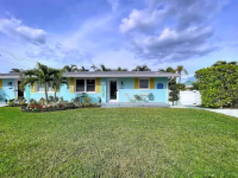 Charming, Family Friendly Newly Renovated Duplex on Holmes Beach