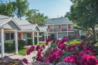 Fall River Hotel and Grazerz Restaurant - 2-Star