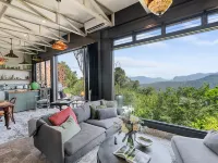 Escape to Serenity in Beechmont Luxurious Cabin Retreat Ξενοδοχεία στην πόλη Beechmont