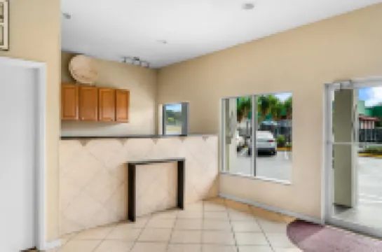 路邊旅館 萊克威爾士酒店