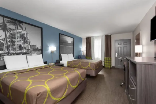 ซุปเปอร์ 8 บายวินด์แฮม ดาเนีย/สนามบินฟอร์ตลอเดอร์เดล