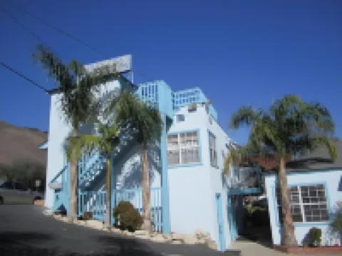 The Palomar Inn