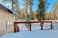 距離塔霍唐納滑雪度假村不到2英里：寧靜的度假屋