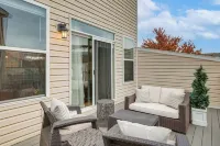 1 Mi to Dtwn Cincinnati: Spacious Townhome w/ Deck - Condos