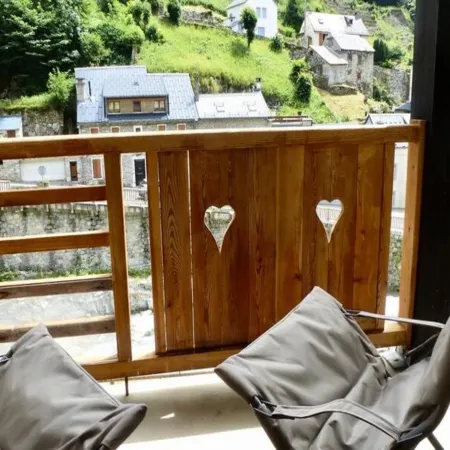 Apartment in Pyrenees with Mountain Views