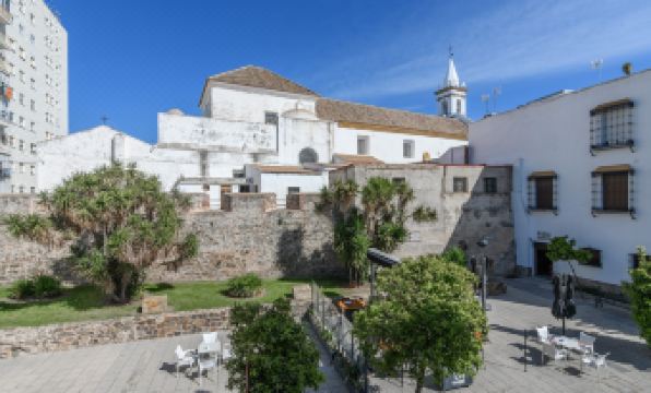 Ayamonte Central: Your Urban Oasis