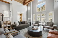 Lux Home with Gas Fireplace, Hot Tub, 8 Min to Lift 7 - Bunk Room for Kids! Home - parkir