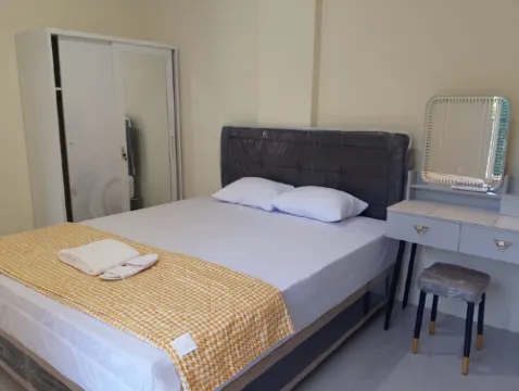 Grand Karunia Homestay Hotels in Rungkut