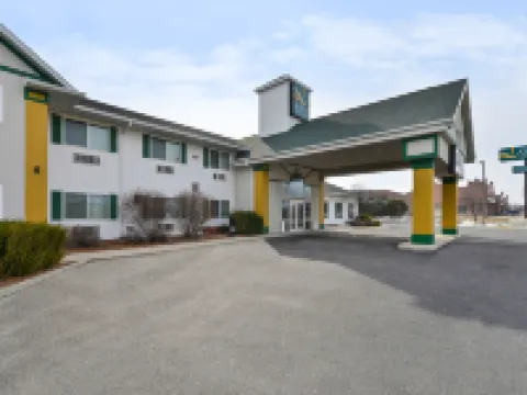 Quality Inn & Suites Stoughton - Madison South Hotels in Dane County