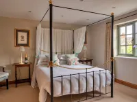 Cottage in Cotswolds With Private Pool Access Hotel a 