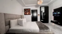 ห้องหรูมาตรฐาน - นอนได้ 2 คน - สระว่ายน้ำ - ที่พักสัตว์เลี้ยงพักได้ - บังกะโล