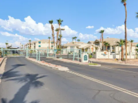 Community Pool and Gym Apt 5 Mi to Laughlin Casinos Hotels in Laughlin