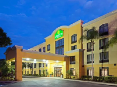 Comfort Inn & Suites Tampa North I-75 Hotels in Tampa