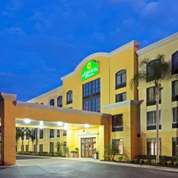 Comfort Inn & Suites Tampa North I-75
