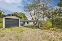 Steps to Table Rock Lake! Family Escape w/ 2 Decks - Wifi