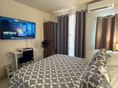 Piper's Pad-Cozy 2-bedroom - Near the Airport - Air-Conditioned. WIFI - Kitchen. Hotels in Sibulan