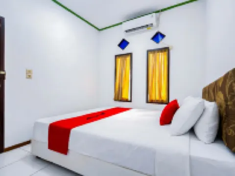 RedDoorz at Pondok Alief near Pantai Ujung Genteng 3 Hotels in Ciracap