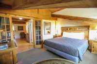The Boulder Creek Lodge