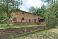 Lodge on Wolf Creek 4Br , 12 Private Acres , Fishing , Hiking , Hokie Weekends - Homestays