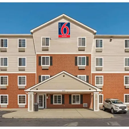 Motel 6 Suites Cincinnati Sharonville, OH