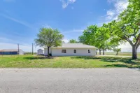 Rural Texas Retreat: Patio + Country Views! - 3-Star
