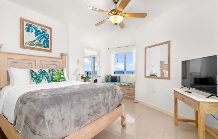 Blue Serenity Oceanfront Penthouse Tower Isle