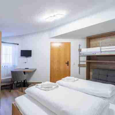 Alpenglück Apartments by we rent Rooms