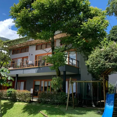 Stylish, bioclimatic family house