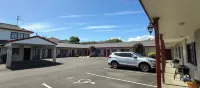 BK's Magnolia Motor Lodge - parking