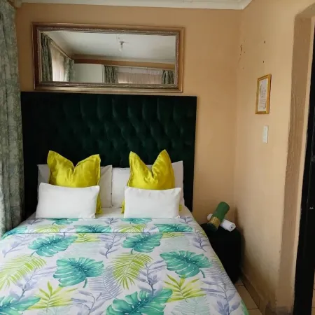 Budget Stays At Olivia Pines Guesthouse