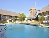 Sideways Inn - Pools