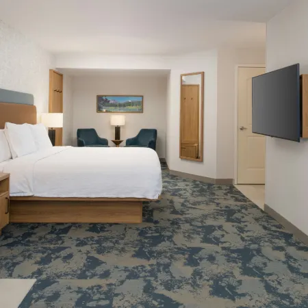 Hampton Inn & Suites Redding