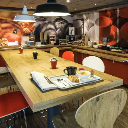 Ibis Paris Pont de Suresnes