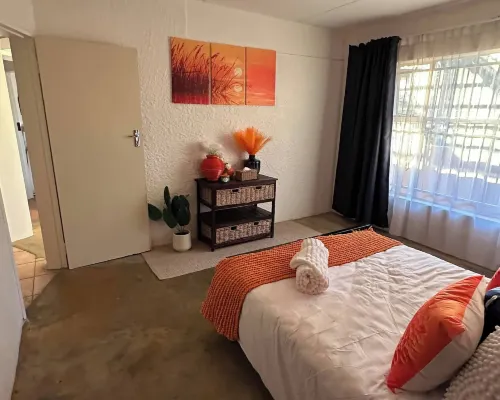 Retro at The Vaal - Entire Flat Hotels in Northern Free State