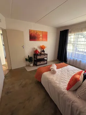 Retro at The Vaal - Entire Flat Hotels in 