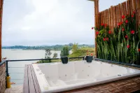 Bliss Sanctuary Vista Glamping and Club - Hot Tub