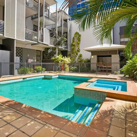 Peaceful 1-bed Apartment Near Brisbane's Heart