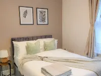 Luxury 3BR Home 20 Mins to London Garden Wi-Fi Hotels in Gravesend