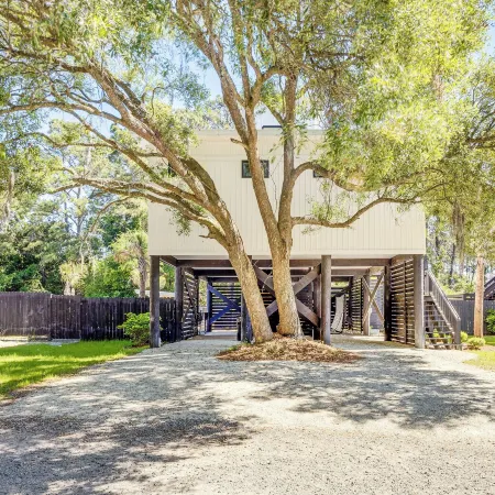Coastal Escape Near 4 Beaches in Pawleys Island!