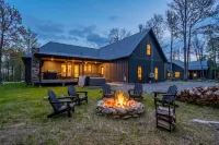 Holiday House by Taylor Made Deep Creek