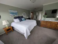 Golf Course Lakehouse with fantastic views of the lake, mountains & golf course.