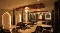 Hotel Regal Crest