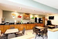 Quality Inn & Suites Marinette - breakfast