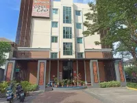 كوليكشن أو ذا بانكوك تشا تشا سويت Hotels near لادبراو
