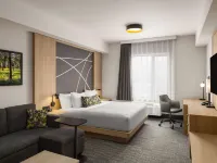 La Quinta Inn & Suites By Wyndham Kelowna Bc Hotels near Kelowna International Airport