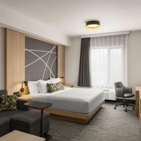 La Quinta Inn & Suites By Wyndham Kelowna Bc