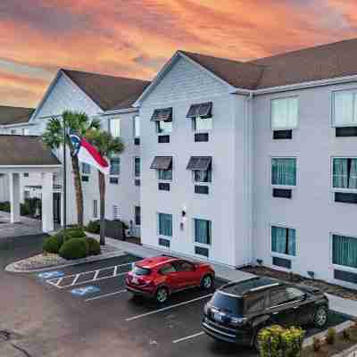The Windstar Hotel - Emerald Isle / Swansboro Hotel Exterior