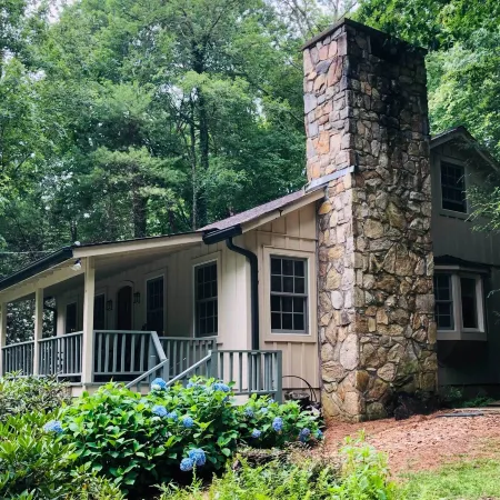2 Living Areas + Fireplace: Mirror Lake Cottage!