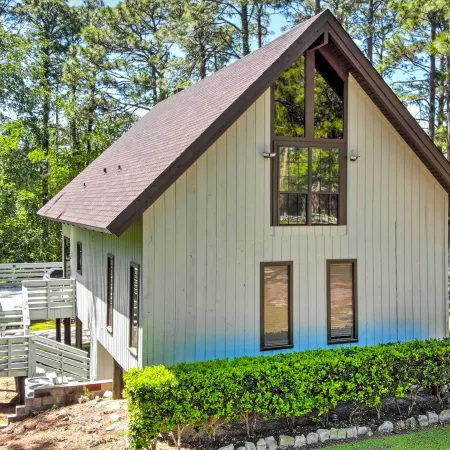 Brookeland Resort Cabin w/ Golf + Lake Access